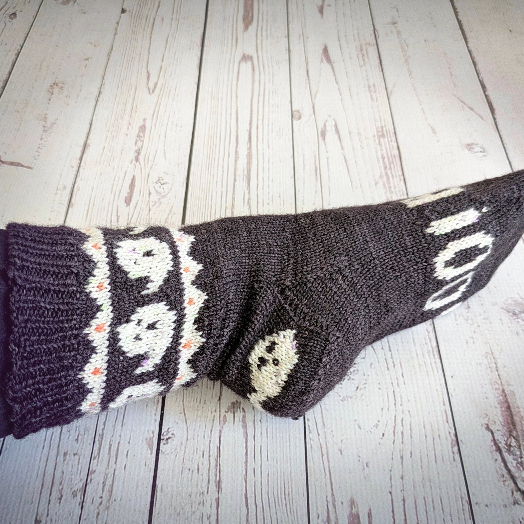 Hello Boo - tiful: Halloween - Inspired Knitted Socks Pattern PDF - Yarn Love Pattern